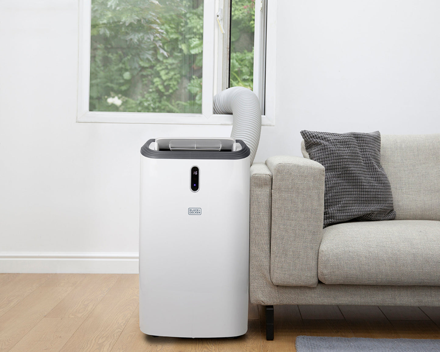 Black & Decker BXAC40018GB 16000 BTU Smart Wi-Fi 3 in 1 Air Conditioner, Dehumidifier & Cooling Fan