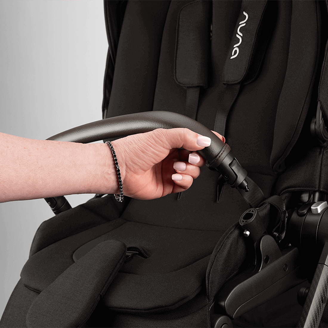 Nuna SWIV Stroller - Caviar